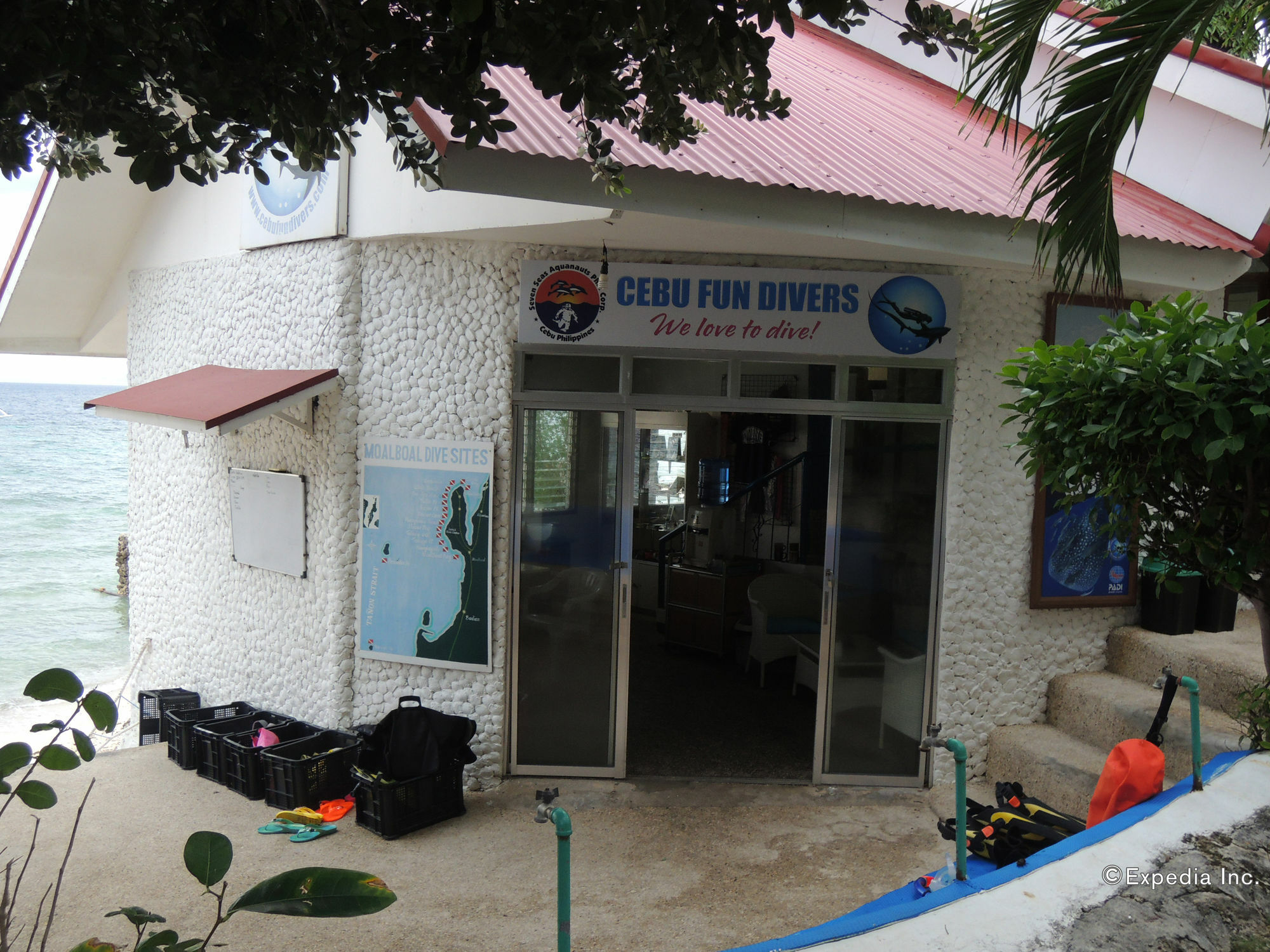 Love'S Beach & Dive Resort Moalboal Exterior photo